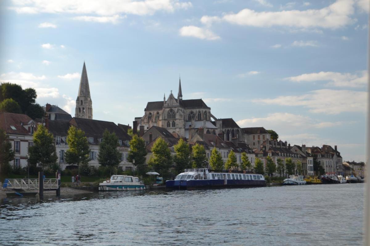 Gite Les Robins Vergigny Exterior foto