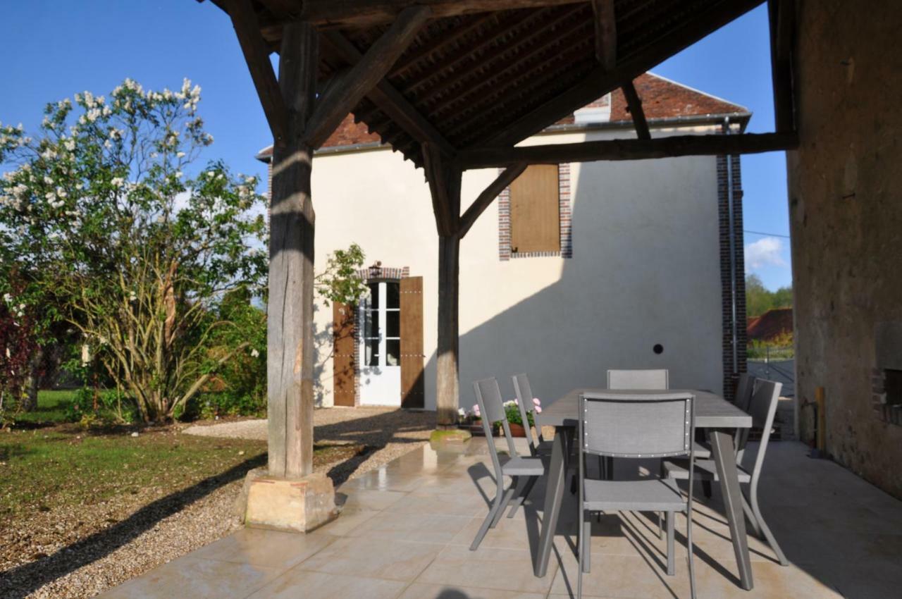 Gite Les Robins Vergigny Exterior foto